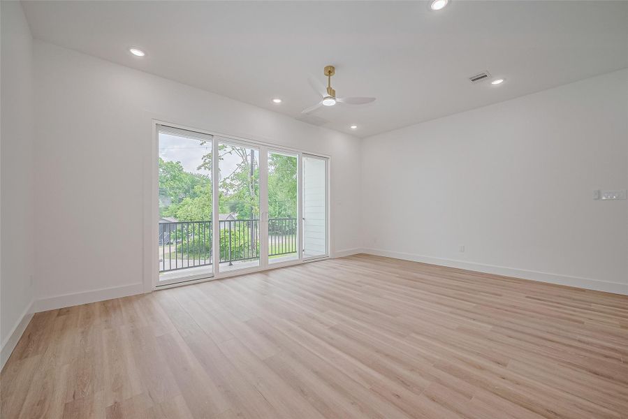 Spacious, unfurnished interior of a new home in , Houston (Image 26).