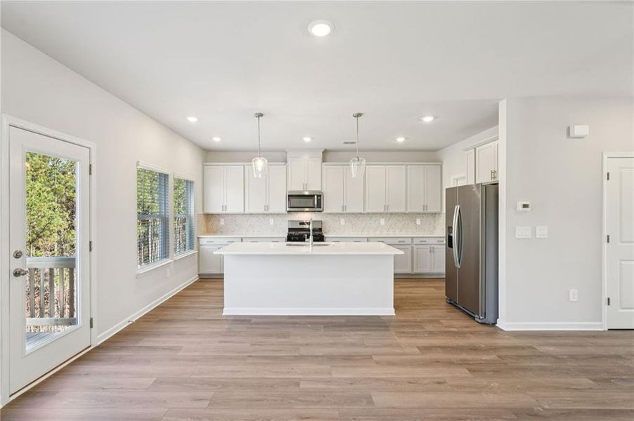 Furnished interior view inside a new home in Ivey Township, Dallas (Image 6).