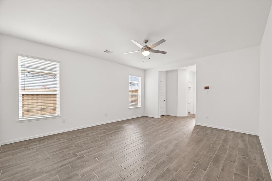 Spacious, unfurnished interior of a new home in , Iowa Colony (Image 16).