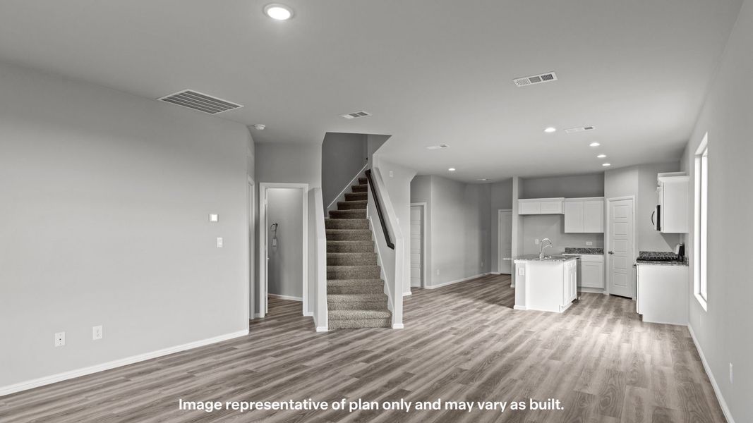 Spacious, unfurnished interior of a new home in Yukon Ridge, Odessa (Image 13).