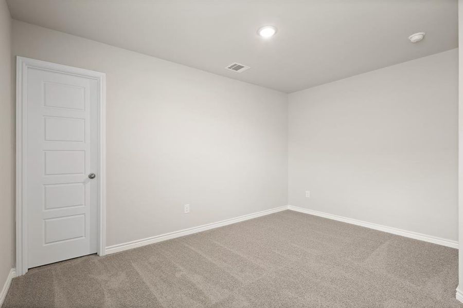 Spacious, unfurnished interior of a new home in Rocky Creek Crossing, Fort Worth (Image 8). Spacious, unfurnished interior of a new home in Rocky Creek Crossing, Fort Worth (Image 8).
