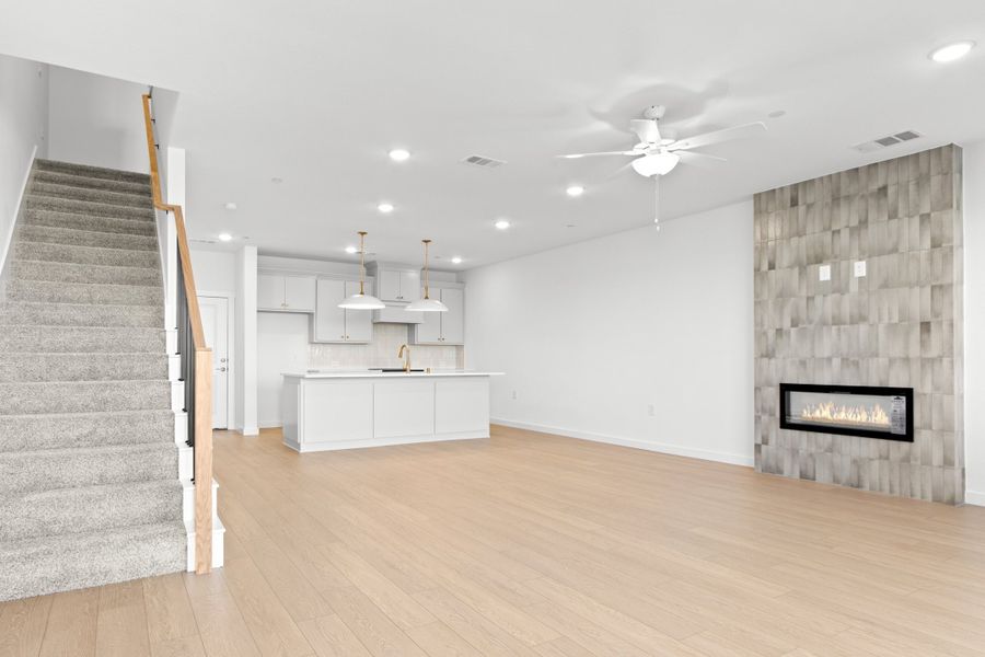Spacious, unfurnished interior of a new home in Wildridge, Oak Point (Image 14).