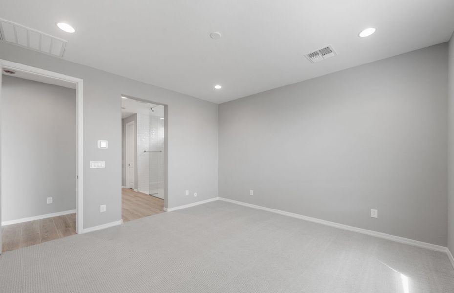 Spacious, unfurnished interior of a new home in El Rancho Santa Rosa, Maricopa (Image 21).