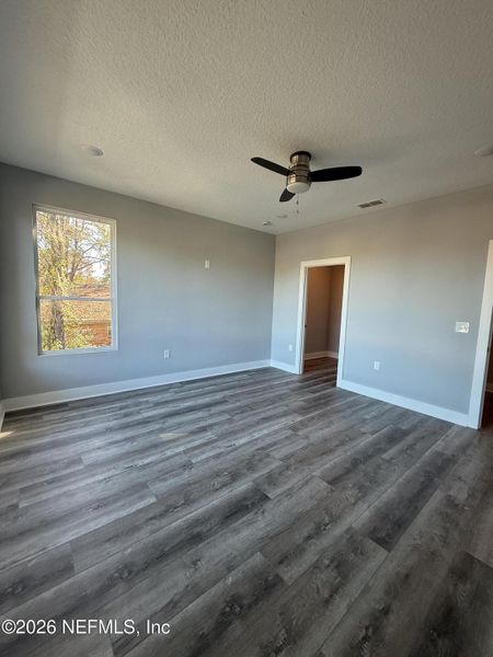 Spacious, unfurnished interior of a new home in , Jacksonville (Image 30).