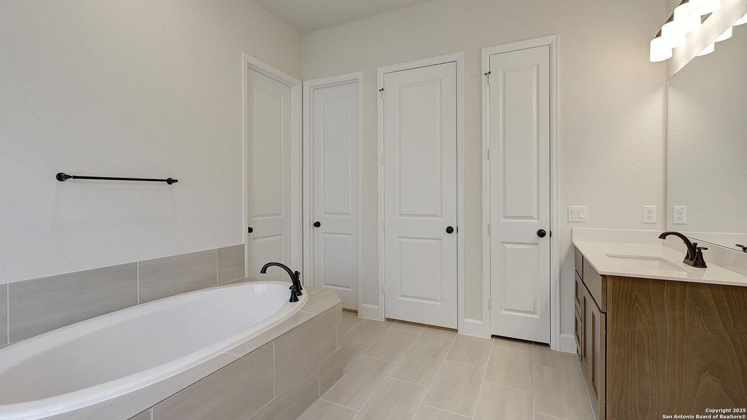 Furnished interior view inside a new home in Ladera 50', San Antonio (Image 12).