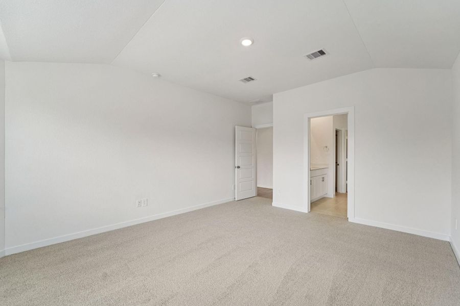 Spacious, unfurnished interior of a new home in Southwinds, Baytown (Image 32). Spacious, unfurnished interior of a new home in Southwinds, Baytown (Image 32).