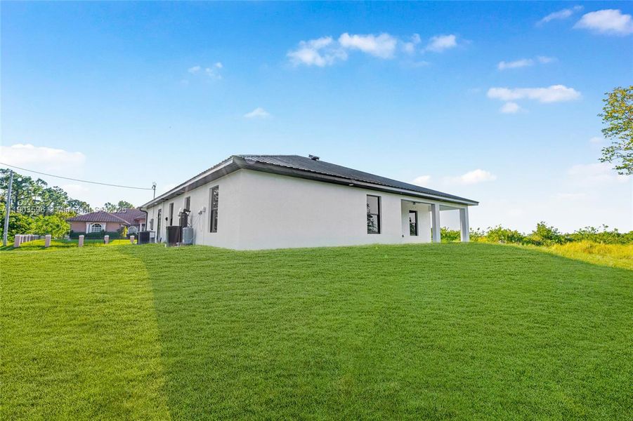 Exterior details and patio area of a home in , Lehigh Acres (Image 27).