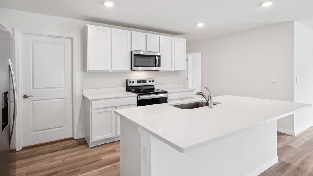 Representative furnished interior of a home built from the ROBIE by D.R. Horton in Oaks Preserve, Gainesville (Image 15).