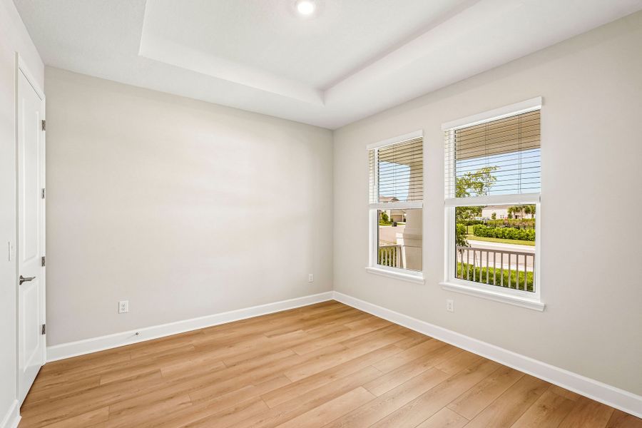 Spacious, unfurnished interior of a new home in Tiburon, Nokomis (Image 13).