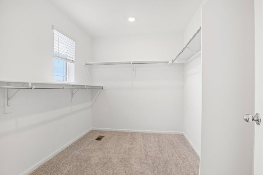Spacious, unfurnished interior of a new home in Windler, Aurora (Image 16).