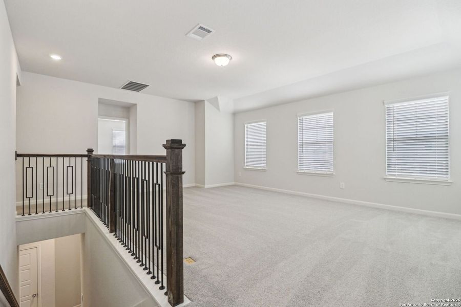 Spacious, unfurnished interior of a new home in Arcadia Ridge - Premier Series, San Antonio (Image 20).