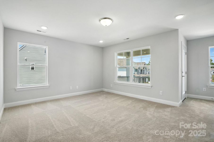 Spacious, unfurnished interior of a new home in Hampton Woods, Charlotte (Image 30).