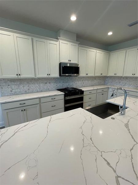 Furnished interior view inside a new home in Park View at the Hills, Minneola (Image 9).
