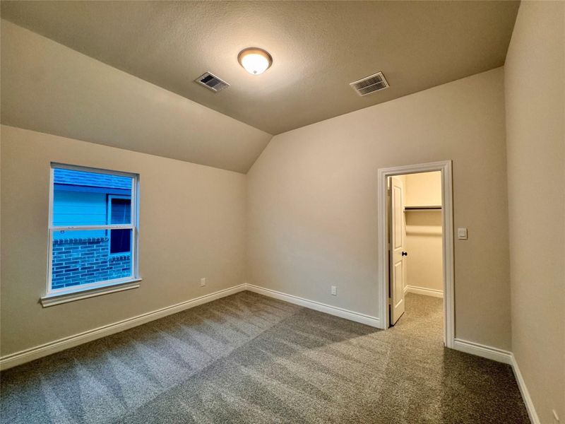 Spacious, unfurnished interior of a new home in Lexington Heights, Willis (Image 18).