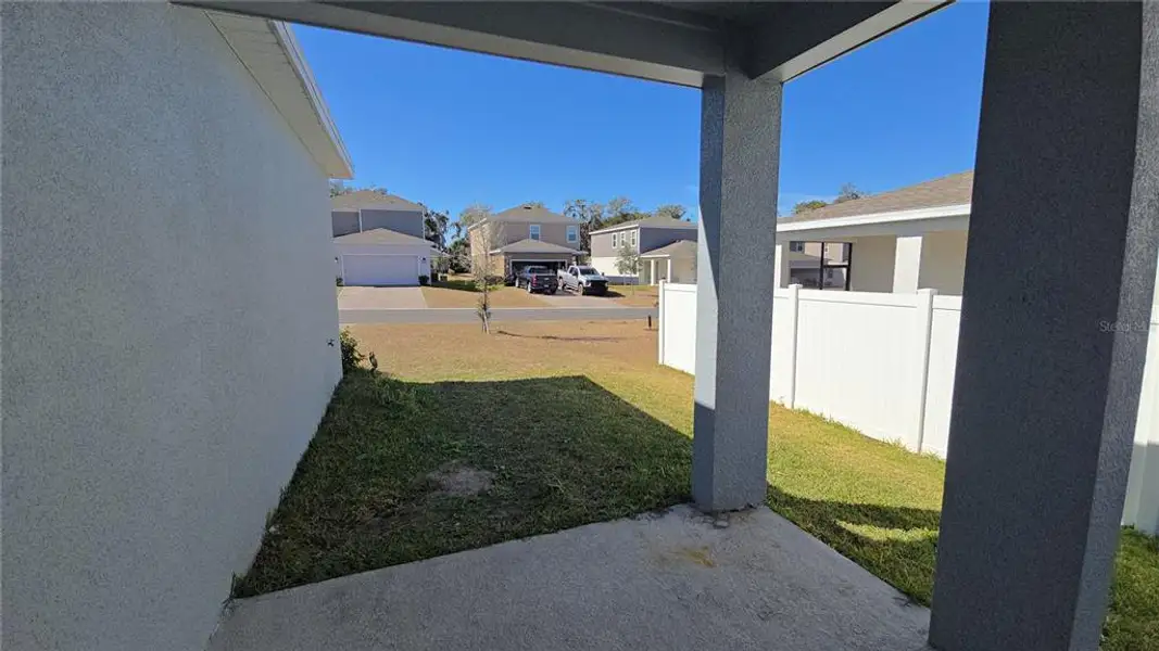 Exterior details and patio area of a home in Rhett's Ridge, Apopka (Image 3).