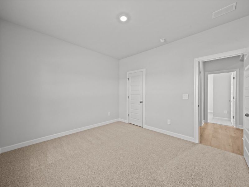Spacious, unfurnished interior of a new home in Vickery Station, Woodruff (Image 19).