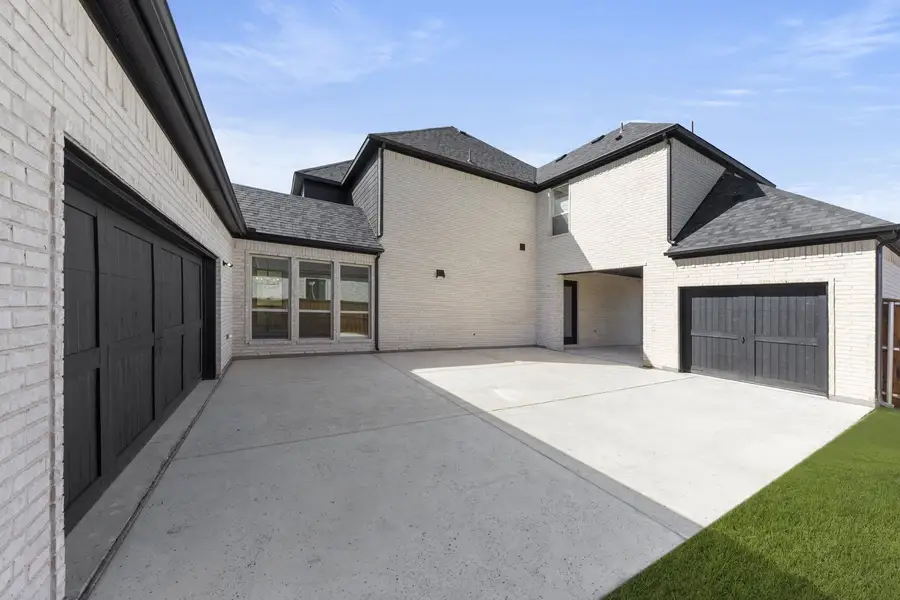 Representative exterior details of a home built from the Hadley by Windsor Homes in Winding Creek, Rockwall (Image 4).