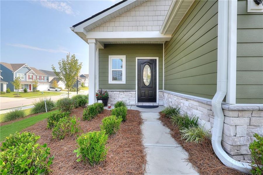 Exterior details and patio area of a home in , Hoschton (Image 3).