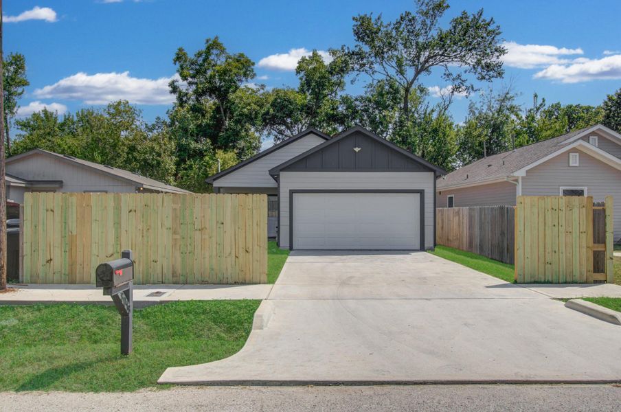 Front exterior of a new home in , Houston, TX, highlighting curb appeal (Image 17). Front exterior of a new home in , Houston, TX, highlighting curb appeal (Image 17).