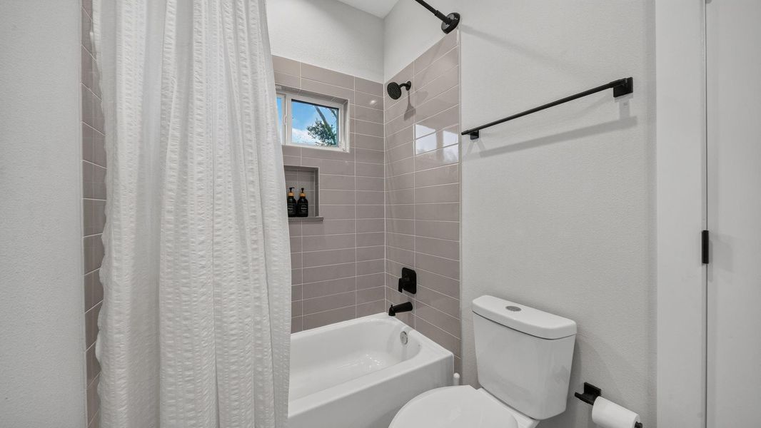 Furnished interior view inside a new home in Highland Heights, Houston (Image 3).