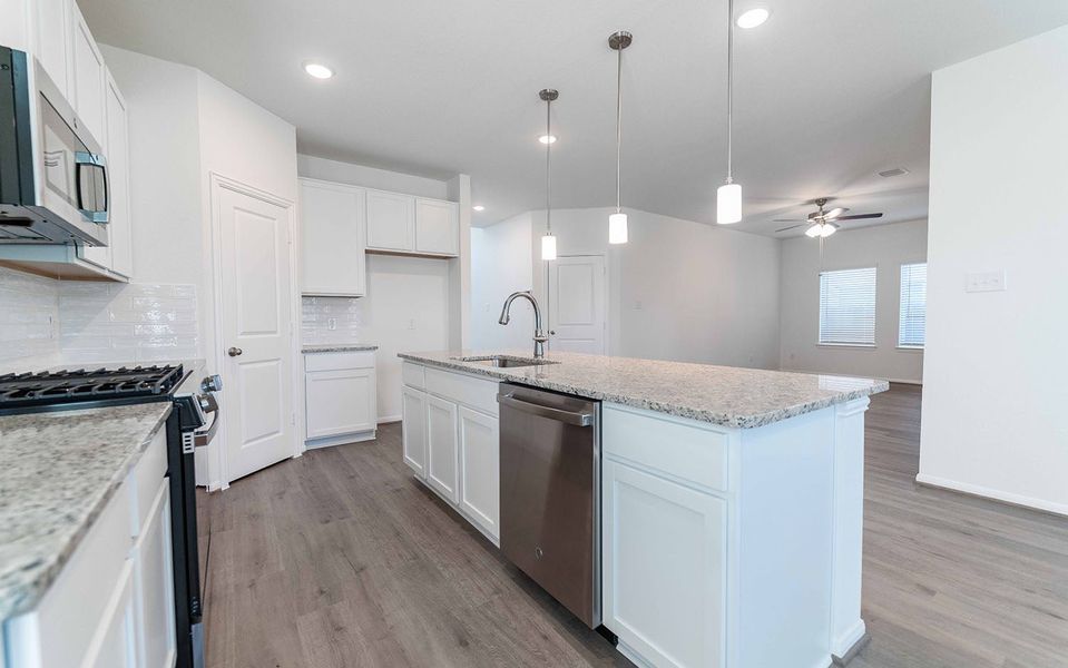 Furnished interior view inside a new home in Lago Mar, Texas City (Image 5).