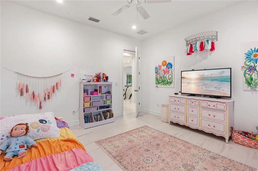 Furnished interior view inside a new home in , Land O' Lakes (Image 39).