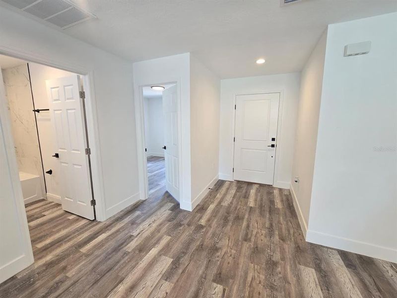 Spacious, unfurnished interior of a new home in , Port Charlotte (Image 17).