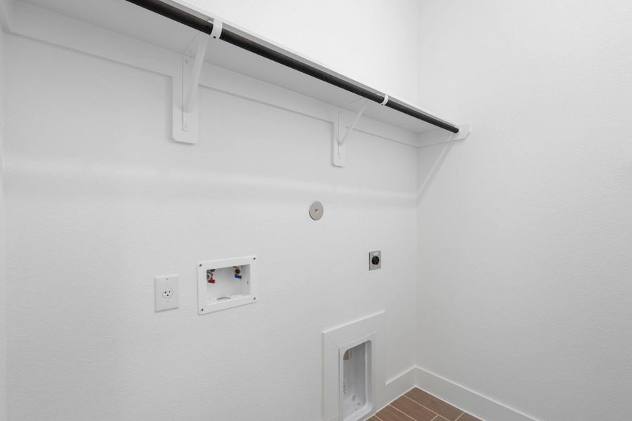 Spacious, unfurnished interior of a new home in Riceland, Mont Belvieu (Image 33).