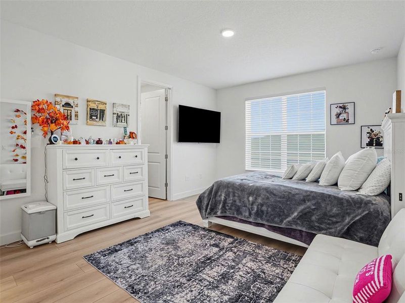 Furnished interior view inside a new home in , Oviedo (Image 8).