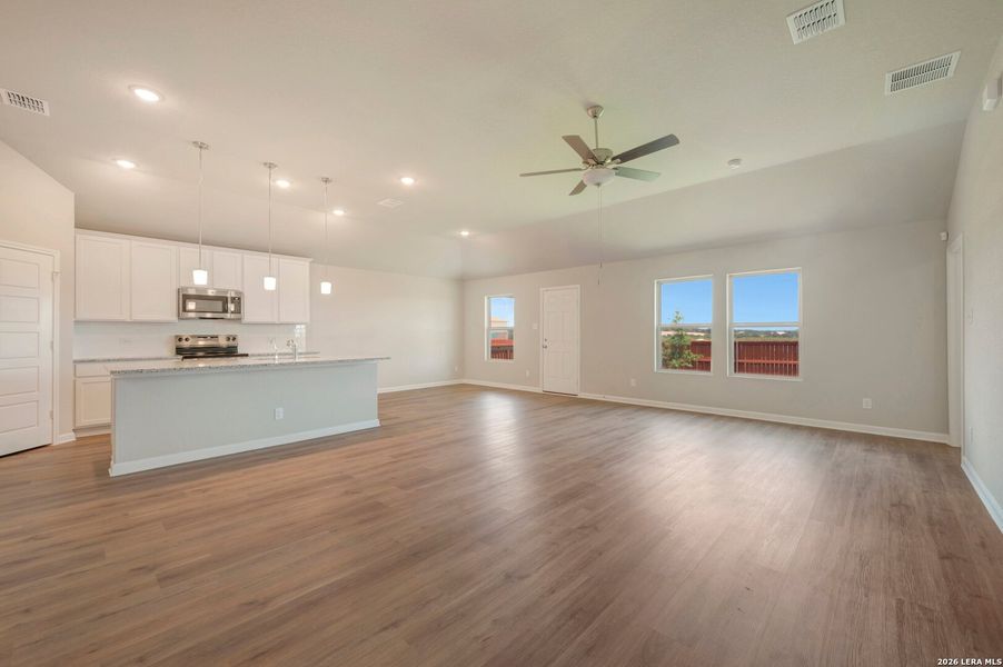 Spacious, unfurnished interior of a new home in Legacy Hills, San Antonio (Image 29).