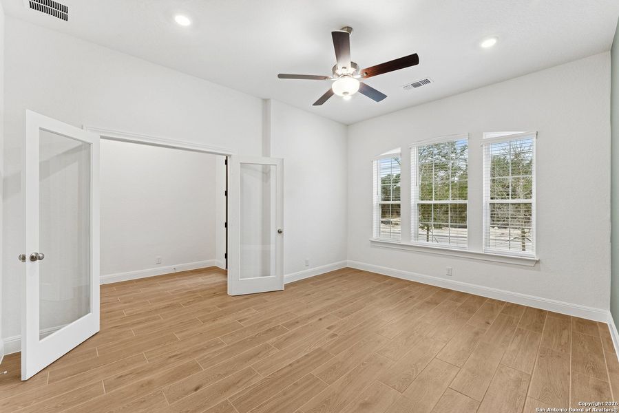 Spacious, unfurnished interior of a new home in Davis Ranch 50', San Antonio (Image 23).