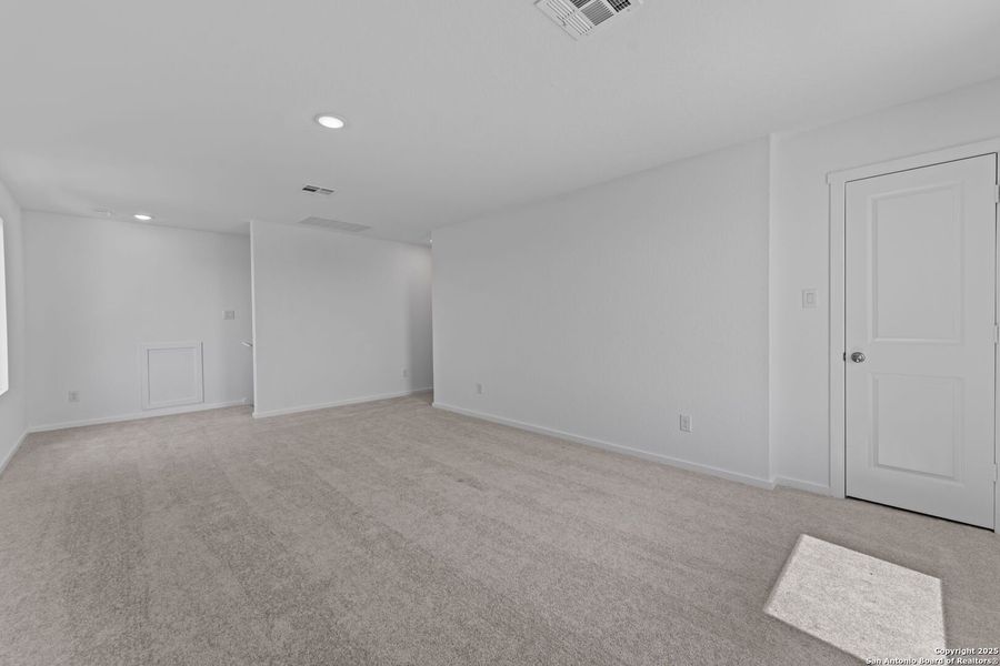 Spacious, unfurnished interior of a new home in Lodi Grove, Floresville (Image 12). Spacious, unfurnished interior of a new home in Lodi Grove, Floresville (Image 12).