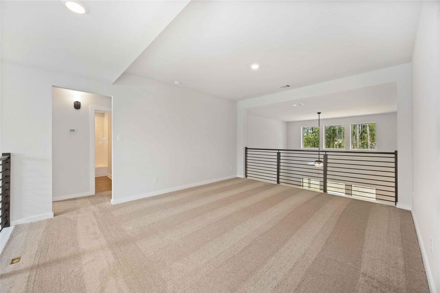 Spacious, unfurnished interior of a new home in Deer Pines, Conroe (Image 15). Spacious, unfurnished interior of a new home in Deer Pines, Conroe (Image 15).