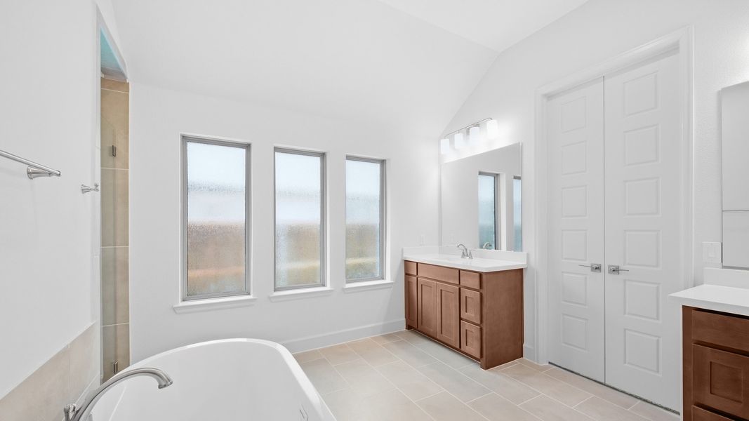 Furnished interior view inside a new home in Eliana, McKinney (Image 13).