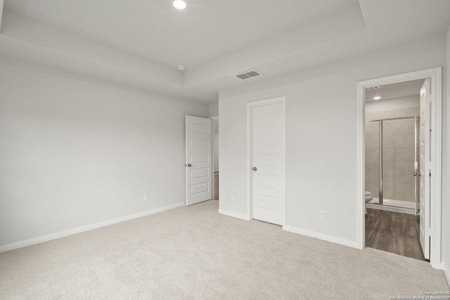 Spacious, unfurnished interior of a new home in Dauer Ranch, New Braunfels (Image 21). Spacious, unfurnished interior of a new home in Dauer Ranch, New Braunfels (Image 21).
