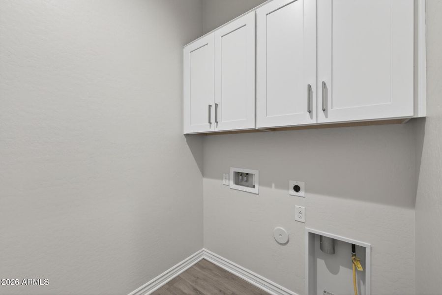 31)LAUNDRY ROOM