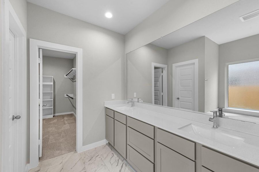 Furnished interior view inside a new home in Briarwood Crossing, Rosenberg (Image 9).