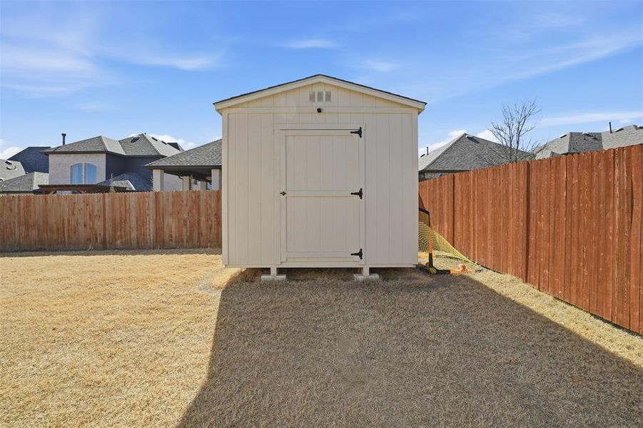 Exterior details and patio area of a home in Morningstar, Aledo (Image 25).