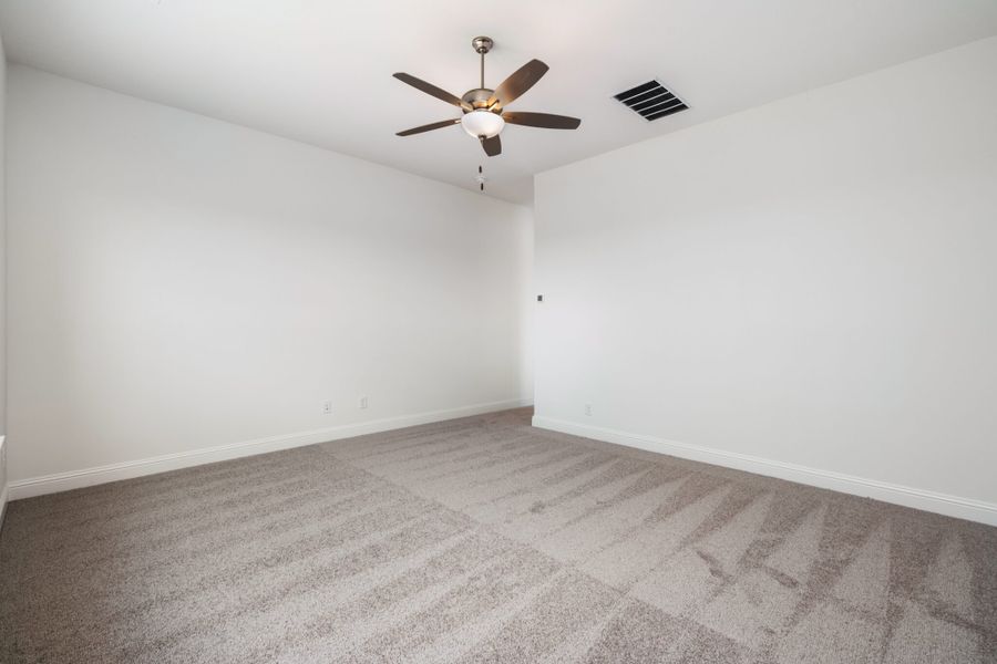 Spacious, unfurnished interior of a new home in Lake Breeze, Lavon (Image 32).