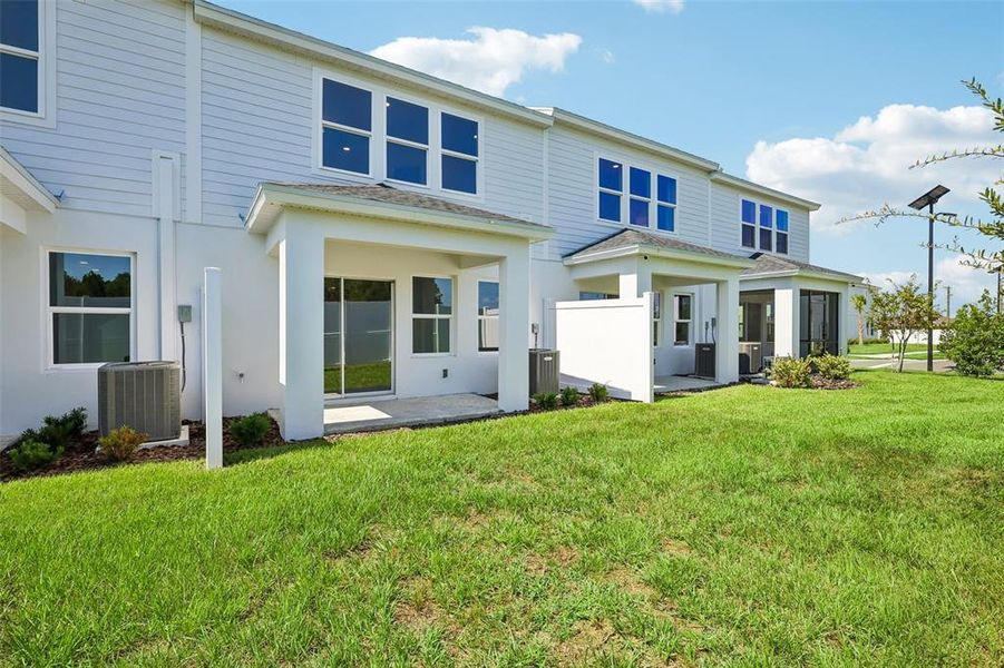 Exterior details and patio area of a home in Twin Oaks, Zephyrhills (Image 20).
