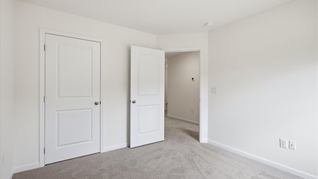 Spacious, unfurnished interior of a new home in Cherokee Crossing, Kodak (Image 20).