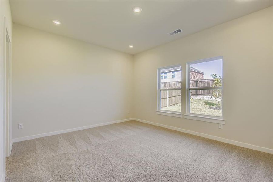 Spacious, unfurnished interior of a new home in Ambergrove, Royse City (Image 6).