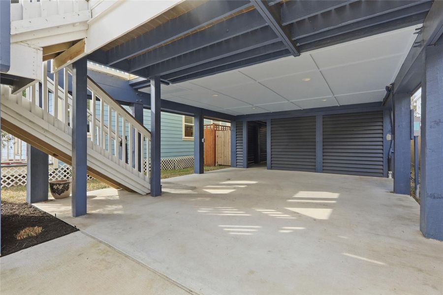 Exterior details and patio area of a home in , Galveston (Image 3).