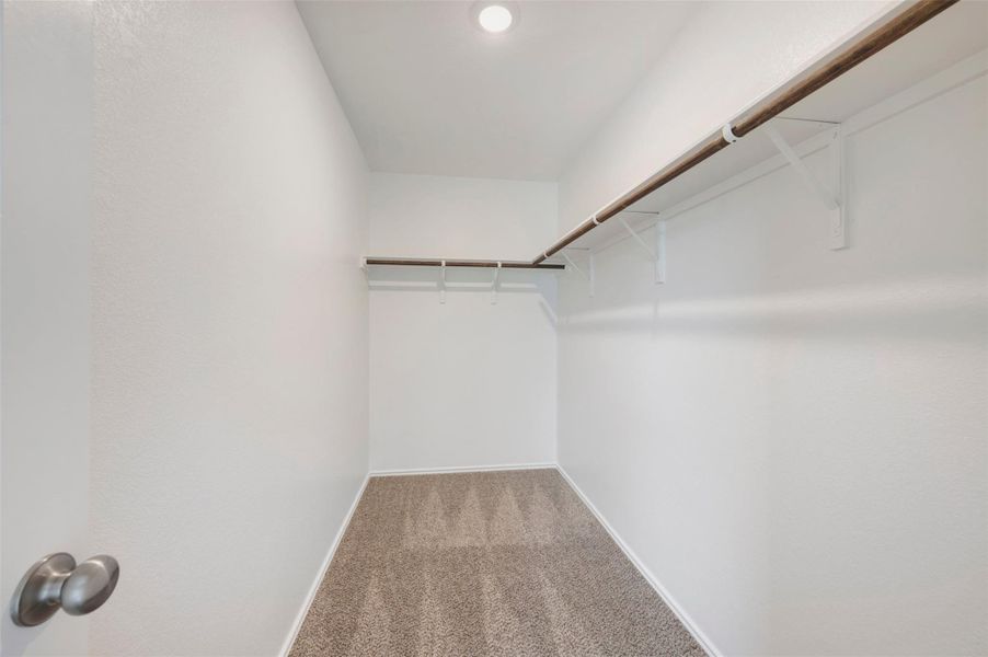 Spacious, unfurnished interior of a new home in Heritage, Dripping Springs (Image 10).