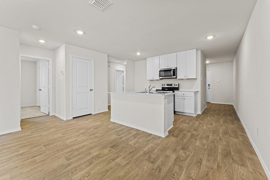 Furnished interior view inside a new home in Ladera, Luling (Image 4).