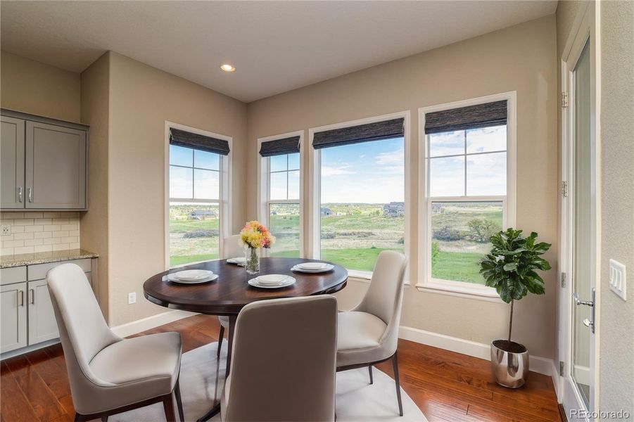 Virtually staged casual dining space