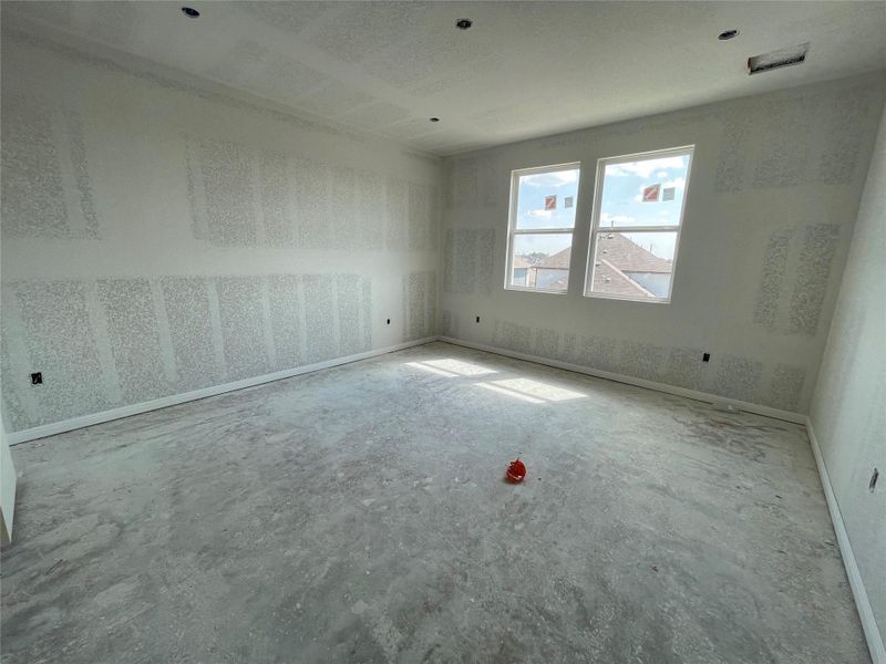 Spacious, unfurnished interior of a new home in Covered Bridge, Hutto (Image 24).