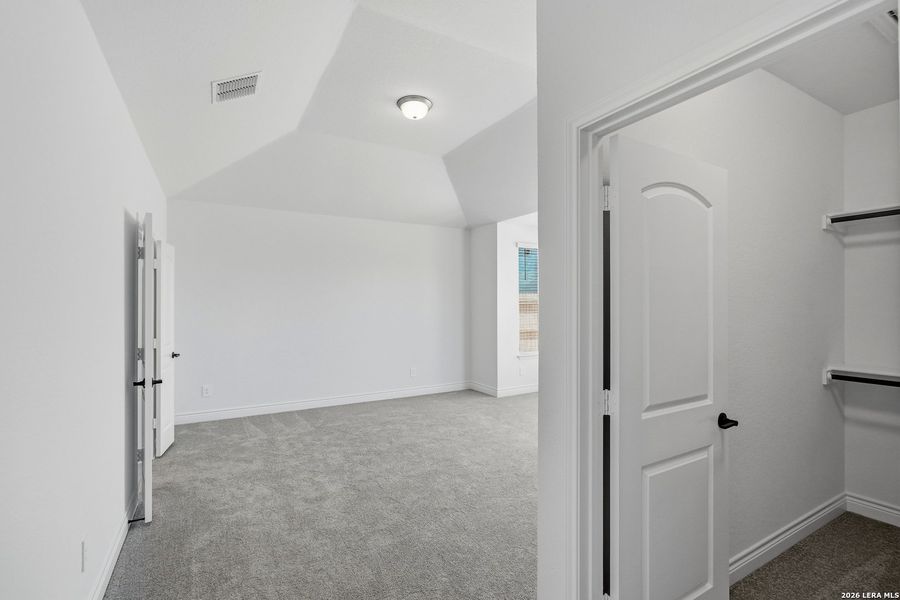 Spacious, unfurnished interior of a new home in Bison Ridge, San Antonio (Image 48).