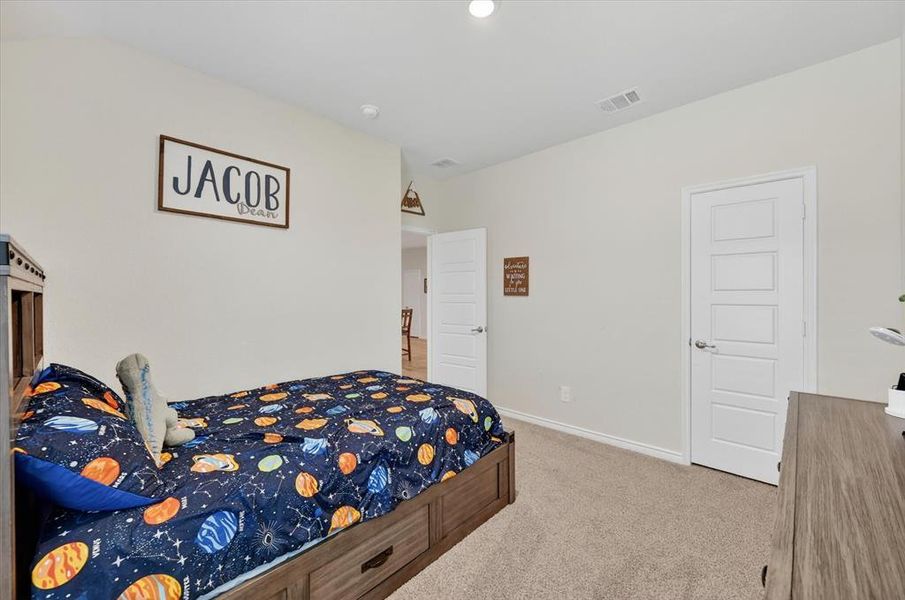 Furnished interior view inside a new home in Williamsburg, Fate (Image 13).