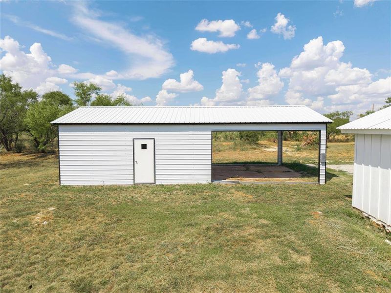 Exterior details and patio area of a home in , Brownwood (Image 15).